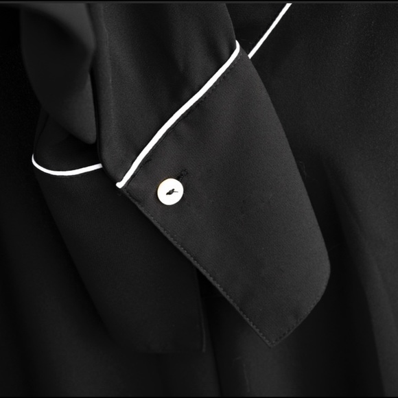 H&M tunic v-neck blouse. NWT. Sz 16. Black. - Picture 4 of 4